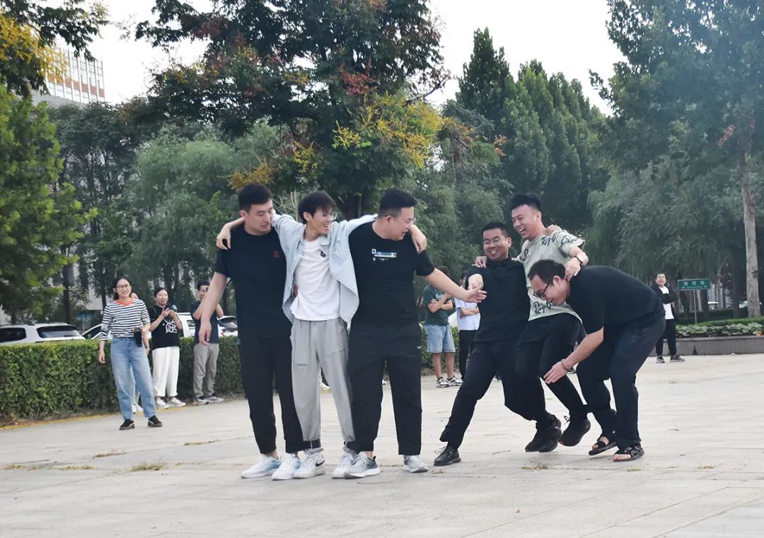 環(huán)球軟件舉行“迎中秋，慶國慶”員工趣味運動會
